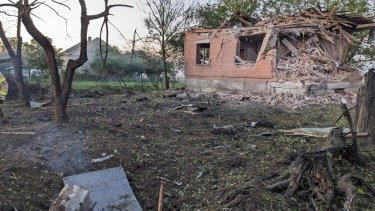 Фото 4 — Во Львове обломки сбитых ракет упали на жилые дома (ФОТО)