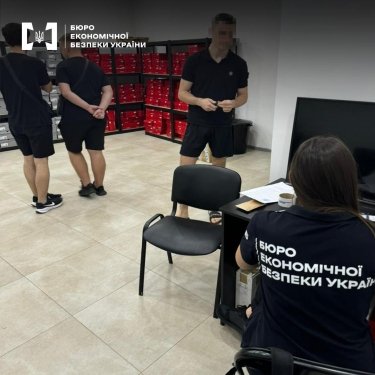 Фото 3 — Троє "чарівників" з Одеси "перетворювали" контрафакт на продукцію Apple: які вироки отримали (ФОТО)