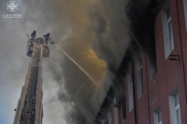 Фото 6 — В Одессе произошел масштабный пожар в здании завода сельхозмашин (ФОТО, ВИДЕО)