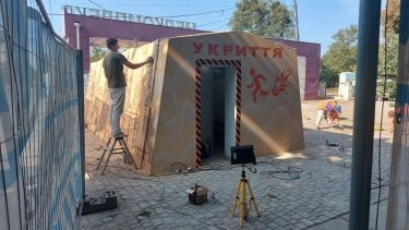 Фото 5 — У Харкові встановили першу зупинку-укриття (ФОТО, ВІДЕО)