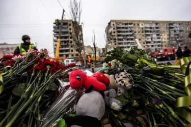 Фото 7 — В Днепре продолжаются поиски еще 25 жителей разрушенного российской ракетой дома (ФОТО)