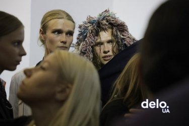 Фото 21 — Свежая мода: дерзкие идеи молодых на показах UFW для тех, кто любит эксперименты (ФОТО)