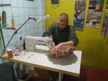 Фото 3 — Як ветеран АТО створив власну майстерню з реставрації меблів