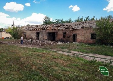 Фото 2 — Ворожа атака дронів знищила техніку та приміщення лісництва на Дніпропетровщині