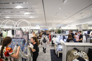 Фото 29 — Первый пошел: как флагманский магазин H&M в Lavina Mall открывали — фото