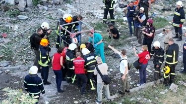 Фото 15 — Число погибших в результате удара по пятиэтажке в Николаеве увеличилось до пяти (ФОТО, ВИДЕО)