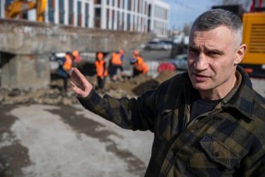 Фото 8 — У Києві на Подолі ремонтують шляхопровід та оновлюють трамвайні колії (ФОТО)