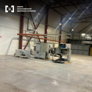 Фото 9 — Суд вернул подсанкционному контрабандисту сигаретную линию, изъятую БЭБ: реакция АРМА