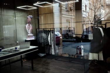 Фото 8 — Как дополненная реальность помогла фешн-бренду FINCH найти пустую нишу и стать пионером веб-показов с миллионными охватами