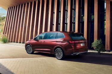Фото 2 — Volkswagen презентовал огромный семиместный минивэн (ФОТО)