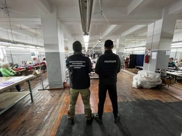 Фото 17 — Made in Ukraine: На Закарпатті накрили фабрику, де шили форму для збірної РФ з гірськолижного спорту (ФОТО, ВІДЕО)