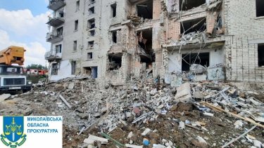 Фото 2 — Российские войска ударили по пятиэтажке в Вознесенске: 12 человек ранены (ФОТО)