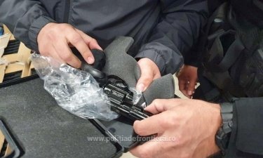 Фото 4 — Румынские пограничники поймали украинца на контрабанде 2850 пистолетов (ФОТО, ВИДЕО)