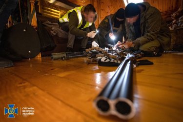 Фото 12 — СБУ обезвредила ОПГ, терроризировавшую под видом добробатов столичный бизнес, вымогая "дань" (ФОТО)