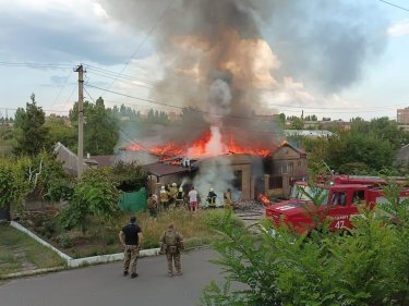 Фото 2 — Россияне в течение суток четыре раза обстреляли из "Ураганов" Бахмут: есть погибшие и раненые