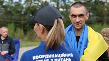 Фото 5 — В День Независимости состоялся обмен пленными: домой вернули военных и гражданских (ФОТО)