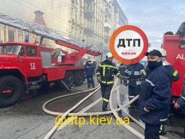 Фото 6 — В Киеве сгорел бар в историческом доме на Саксаганского: второй раз за шесть лет (ФОТО)