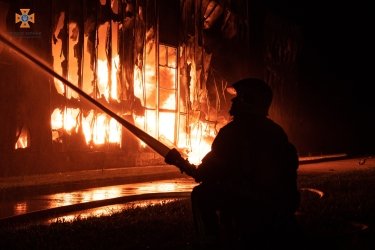 Фото 10 — В Тернополе сгорел завод по производству пенопласта (ФОТО, ВИДЕО)