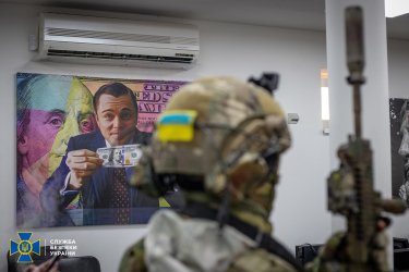 Фото 5 — Украли почти 100 млн грн со счетов жителей Мариуполя: СБУ разоблачила группу мошенников (ФОТО, ВИДЕО)