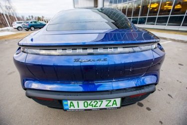 Фото 4 — Всего 100 авто в Украине. Porsche Taycan — электрический "жеребец" со спортивным нравом