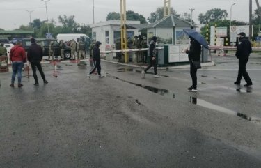 Фото 5 — Бунт заробитчан на границе: в Закарпатье произошли потасовки на КПП (ФОТО, ВИДЕО)