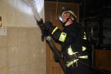 Фото 10 — В Николаеве российским обстрелом разрушено общежитие (ФОТО, ВИДЕО)