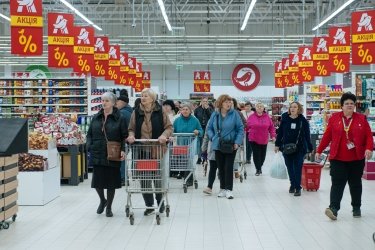 Фото 4 — "Ашан" відкрив відновлений після ракетного обстрілу гіпермаркет в Одесі (ФОТО)