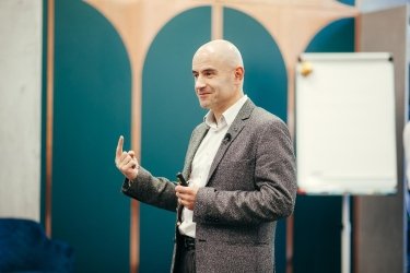 Фото 4 — Три книги, які варто прочитати у 18 років, щоб стати успішним: вибір відомих бізнесменів