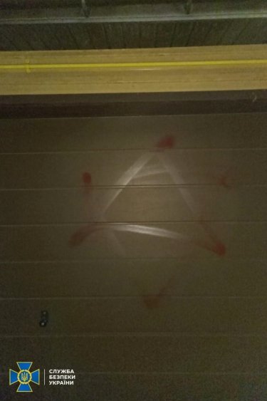 Фото 5 — В дом замглавы Офиса президента бросили "коктейль Молотова": мужчину поймали (ФОТО)