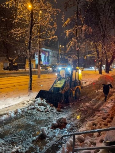 Фото 83 — На юге Украины из-за снега закрыли дороги, фуры не пускают даже в Киев (ФОТО, ВИДЕО)