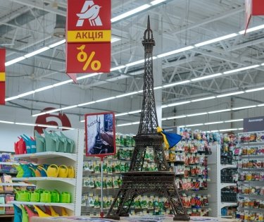 Фото 2 — "Ашан" відкрив відновлений після ракетного обстрілу гіпермаркет в Одесі (ФОТО)