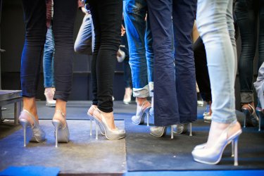 Фото 27 — Ольга Громова объяснила, зачем сожгла на глазах у публики сделанную с помощью лазера коллекцию (ФОТО)