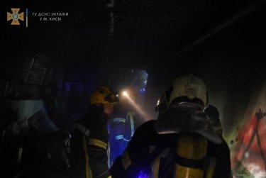Фото 4 — В Голосеевском районе Киеве горела станция техобслуживания авто (ФОТО)