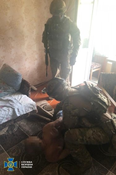 Фото 3 — СБУ заявила о поимке шпиона, передававшего в Россию военные секреты (ВИДЕО)