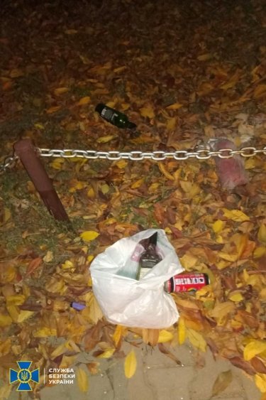 Фото 2 — В дом замглавы Офиса президента бросили "коктейль Молотова": мужчину поймали (ФОТО)
