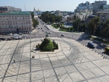 Фото 6 — Полиция расследует экстремальные съемки рекламы Red Bull с Alyona Alyona в центре Киева