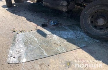 Фото 3 — В Луцке маршрутка врезалась в грузовик, пострадали пассажиры (ФОТО, ВИДЕО)