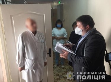 Фото 2 — В клинике под Киевом подпольно продавали дефицитную вакцину Pfizer — МВД
