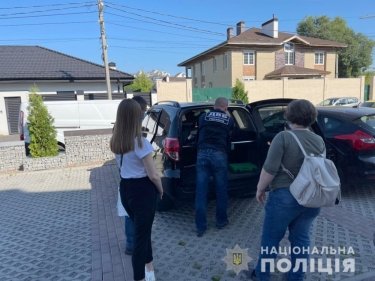 Фото 4 — В Харькове накрыли группировку, терроризировавшую полицейского, судью и семью бизнесменов