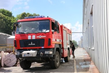 Фото 10 — РФ обстріляла з РСЗО чотири підприємства Харкова, зокрема кабельний завод: є поранені (ФОТО, ВІДЕО)
