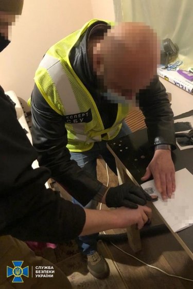 Фото 5 — Под Киевом хранили взрывчатку и оружие для возможной продажи криминалитету: пойманы двое