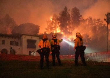 Фото 15 — Найбільш руйнівні пожежі в історії Лос-Анджелеса знищили 10 000 будівель, загинули 10 людей: які знаменитості втратили маєтки (ФОТО, ВІДЕО)