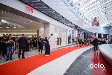Фото 20 — Первый пошел: как флагманский магазин H&M в Lavina Mall открывали — фото