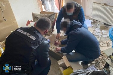 Фото 2 — Замгендиректора оборонного концерна воровал оптические прицелы — СБУ