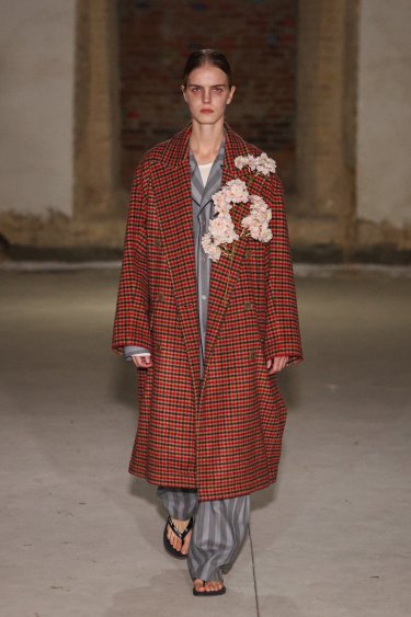 Фото 36 — Ukrainian Fashion Week SS27: ремесло, реконструкция и показ в укрытии