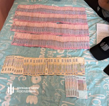 Фото 3 — На Кіровоградщині податківиць викрили на вимаганні від бізнесу хабарів за розблокування накладних (ФОТО, ВІДЕО)