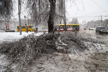 Фото 27 — На юге Украины из-за снега закрыли дороги, фуры не пускают даже в Киев (ФОТО, ВИДЕО)