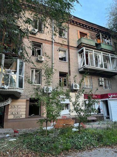 Фото 6 — Число погибших в результате ударов РФ по жилым домам Запорожья 6 октября выросло до 14