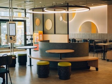 Фото 2 — McDonald's расширяет сеть в Украине: в Ровно появилось новое заведение с McDrive (ФОТО)