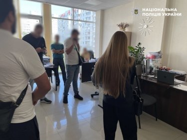 Фото 2 — Завысили цены на свет для военных: Нацполиция разоблачила схему на 47 млн грн